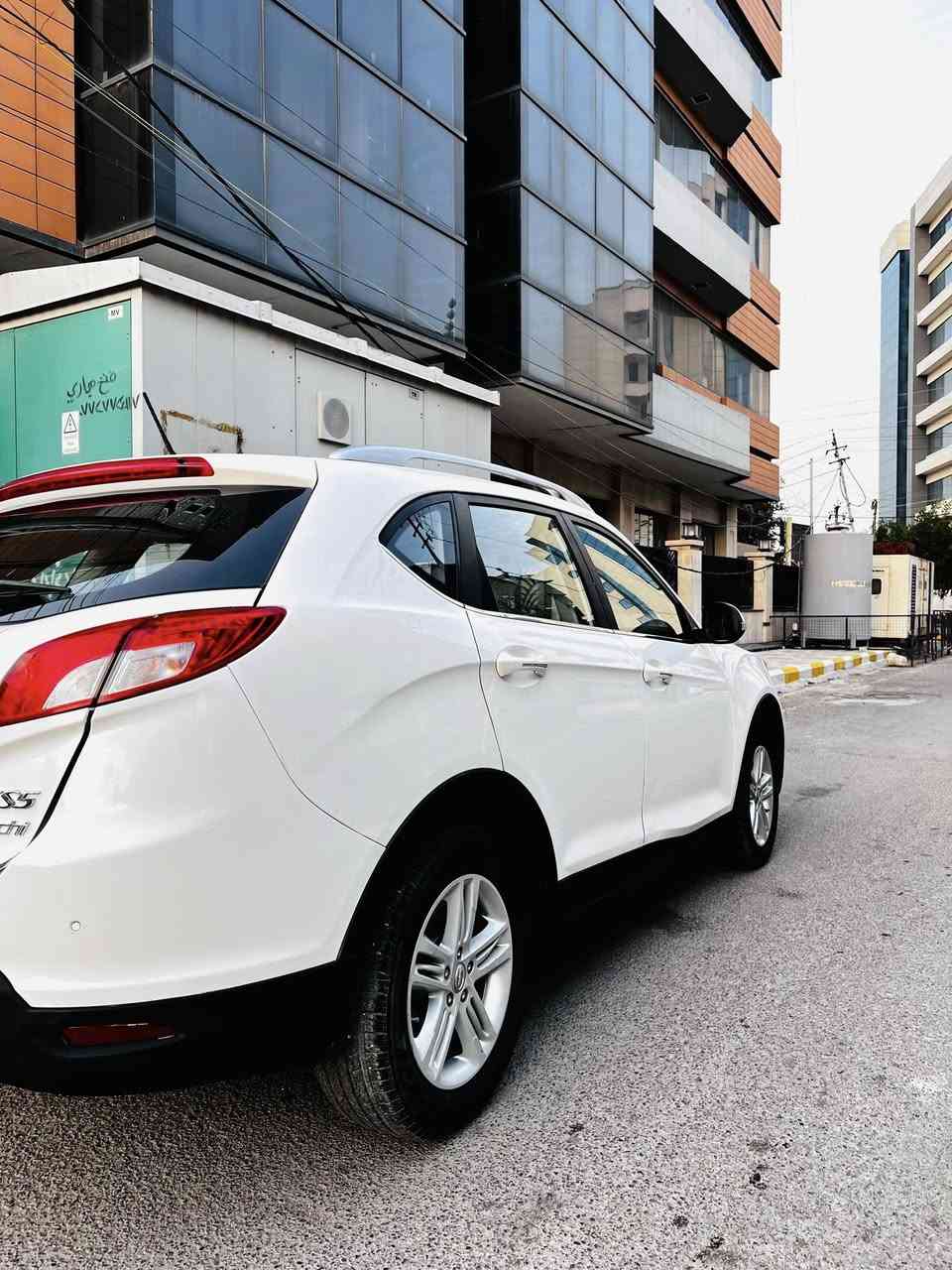 سيارة للبيع GS5 نضيفة جدا مكفولة من الضربة بلادية بسمي شرط تحويل مباشر ماشية 133000km الصدر والإطارات جديدة لايوجد نقص يوجد شخوط بسيطة معالجة السعر 88 ورقة بيها مجال بسيط جدا الاتصال على الرقم ***********  غير متواجد على الفيس فقط اتصال العنوان الكرادة شارع 52
