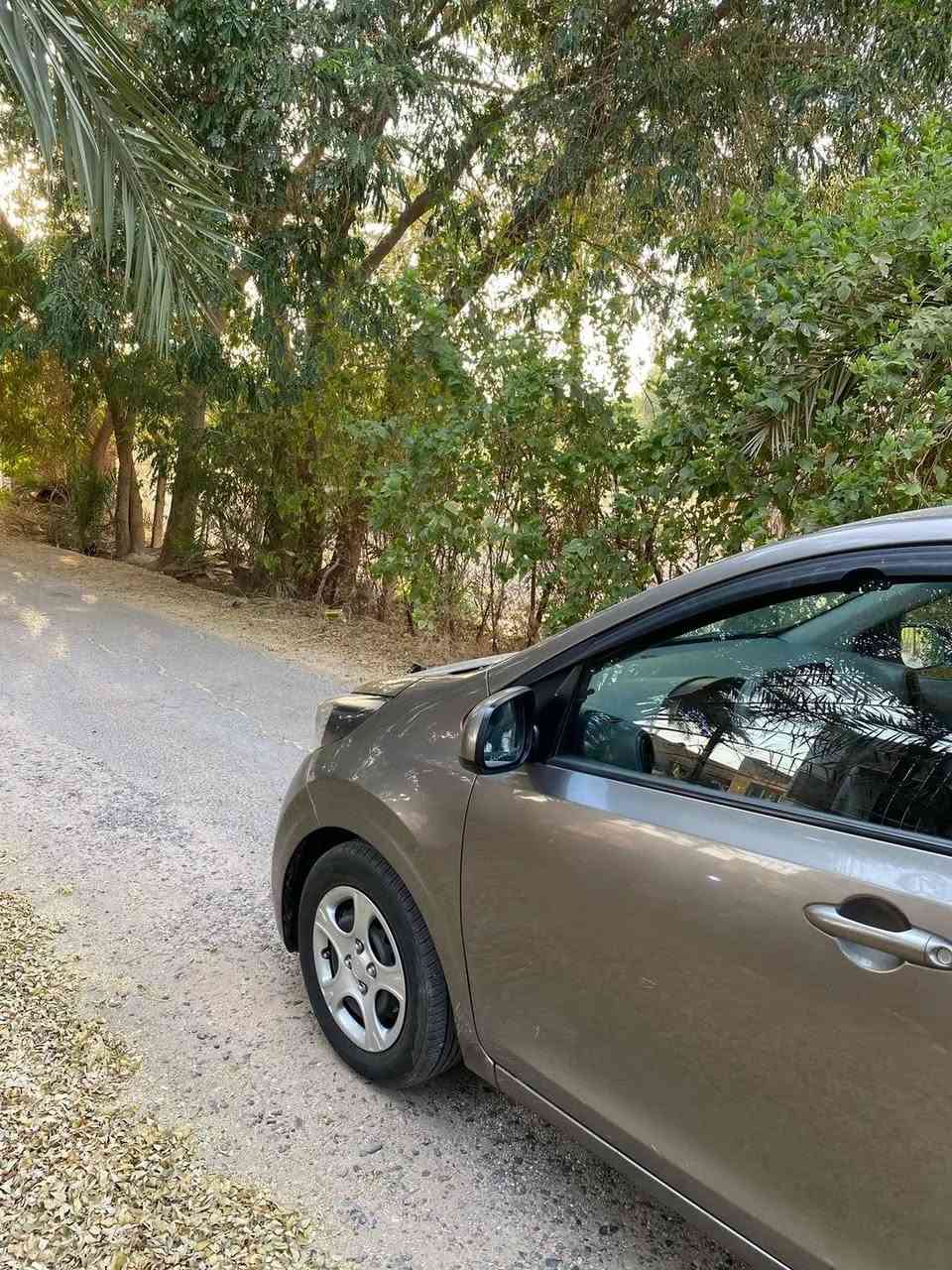 سلام عليكم 
كيا بيكانتو موديل 2019 خليجي  محرك ٤ سلندر دوش مواصفات شاشة كاميرا تحكمات ستيرن مانع نزلاق بيها صبغ باب وجاملغ بس بخ بدون معجون او حادث والباب المصبوغ صار بي شخوط هوة وشوية من وراء منزل الصورة ويا الصور ومنزل السونار هم مكان سيارة بغداد الدورة السعر مناسب للاتصال *********** 
***********
