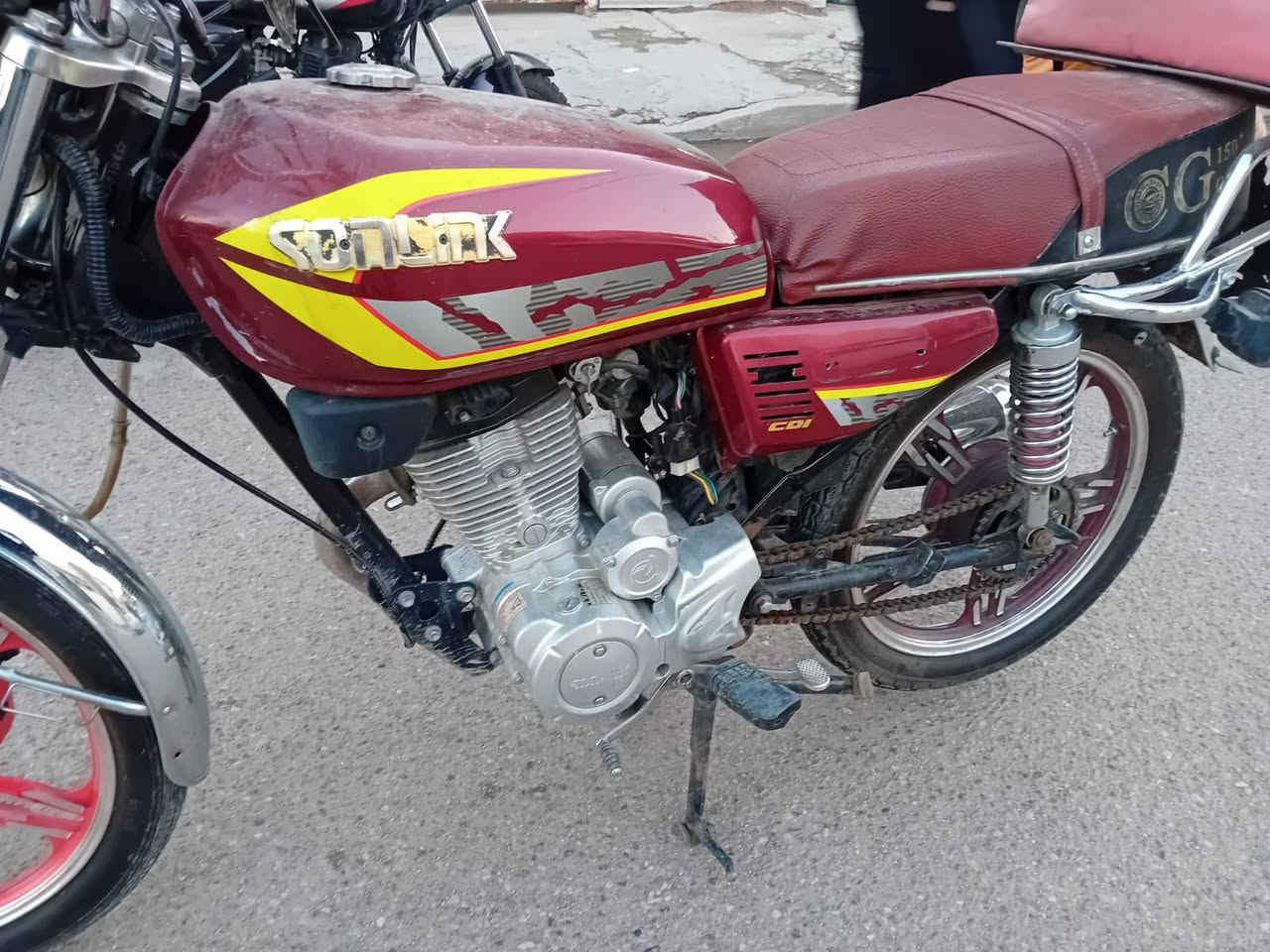 سلام عليكم دراجه سونك 5 كير موديل 24
الدراجه خير من الله نكره سلف هندر
مكينه جديده  خير من الله شلعه معدل
بيها نقوصات بسيطه بولبرن امامي وشويه بلكهربائيات
شغلات يعني بسيطه مكاني بغداد البياع اوراق تالفه مالتها  مكفوله قانونين
السعر 350 الف محتاج ودابيع خواتها اكثر من هيج سعر بهواي
*********** واتساب الرقم فقط
