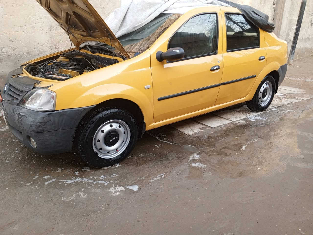 سلام عليكم رينو الوكان 2009البيع مكفوله من الضربه بيه صبغ هلالات ودوس فقط ولباقي مكفول كير مكينه مكفولات المكينة فرنسي صدر امامي وخلفي كلة جديد دبلات 4 ودطبلات وشمعات ولاستيك رباط كله جديدتجي وشوف تخم تاير هسه شاده غرفته مدوشمه بل كامل من كشنات رضيه وصندوك تخم سماعات مال النتره وشاشه تاب وصبغ وياله حراري السياره نضيفه حيل وكامله على اخر حبايه هزه ورقم وسنويه جديد وبسمي مصفره هيه وغرامات شرط تحويل مكاني مدينت الصدر السعر (45) وبيه مجال رقمي ***********.
