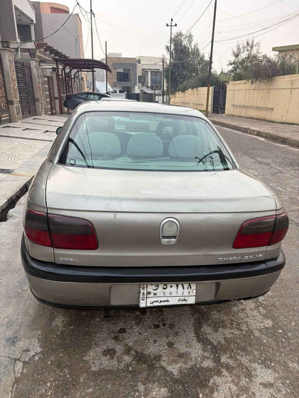 اسلام وعليكم اوبل اوميكة ١٩٩٩ مكينة ٢٥٠٠ اسيارة بدون صبغ السعر ٥٥ وبي مجال ***********
