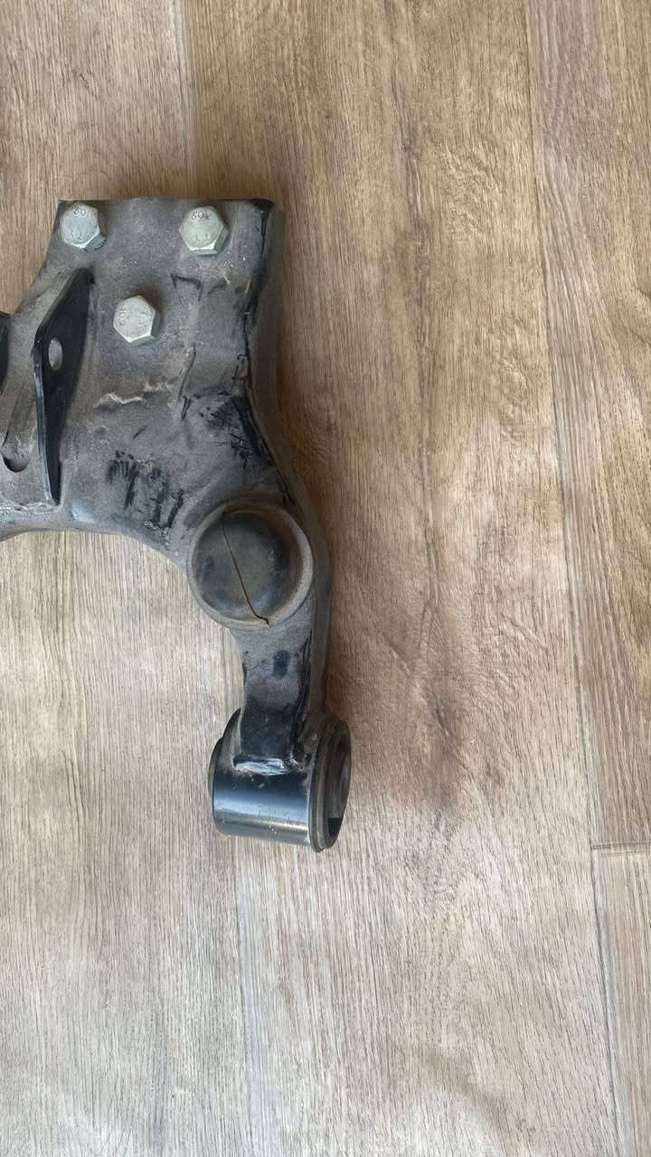 السلام وعليكم اخوان عندي طبله سورنتو جديده للبيع جهة اليمين أسفل جديده ترهم من موديل 4 إلى موديل 2009 جديده غير مستخدم باكيت مكانه البصره ***********
