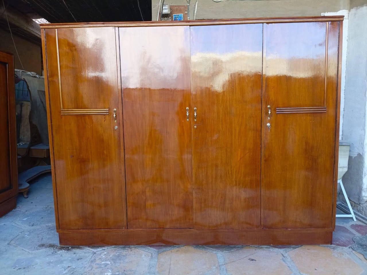 كنتور 4بوب شغل حطاطه مقطع من الداخل السعر 210.
كنتور 3ابواب صاج السعر 150
كنتور بابين شغل جطاطه السعر 110.
سرير نفر صاج بورمي. مع كومدي 150.
كرويتات مع الدوشك والفرش والكوشات السعر 180.
للاستفسار خاص او التواصل عبر الرقم
***********. فلوجه حي المعلمين
