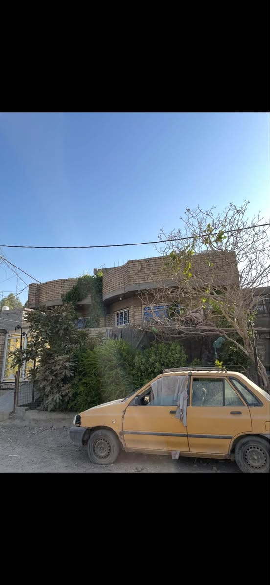 حي الصديق ابو غريب 

مساحه: ١٥٠
واجهة : ١٠ 
نزال : ١٥
اربعه نوم صاله مطبخ وخدمات طابقين بدون شتايغر 
*********** بغداد, العراق
