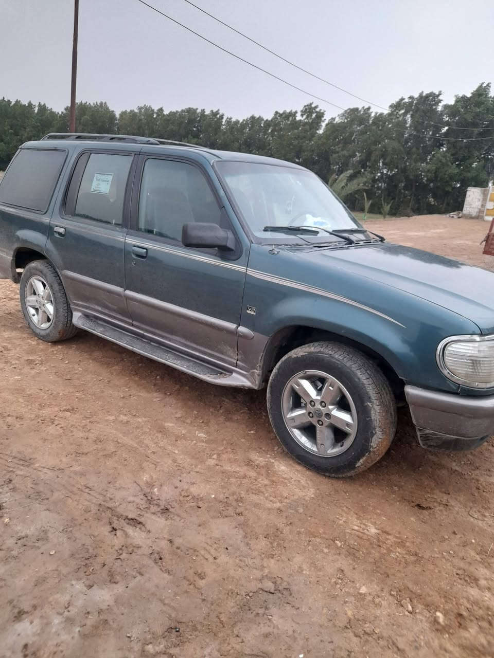 السلام عليكم مرخصت الدمن فورت مديل 98محور مكينه وكير3000رقم دولي جديد سياره نضيفه عائليه مال جناي تخم تاير جديد سياره خير من الله ***********
