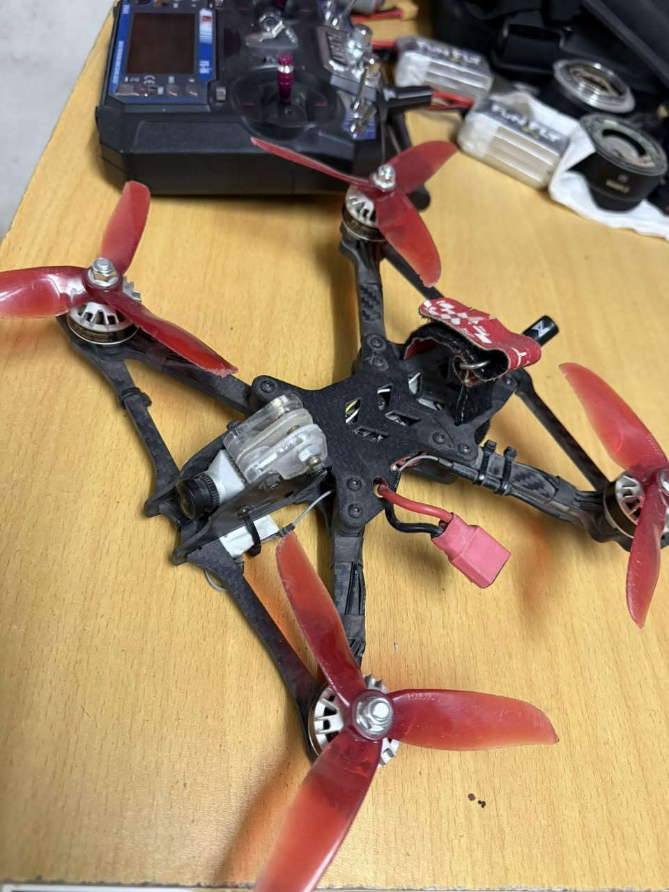 FPV
درون 5 انج + جويستك + بطاريات عدد 2 + شاحنة بطاريات


**إذا كنت صاحب هذا الإعلان وتريد حذفه لأي سبب، رجاءا أرسل رسالة إلى الدعم الفني**