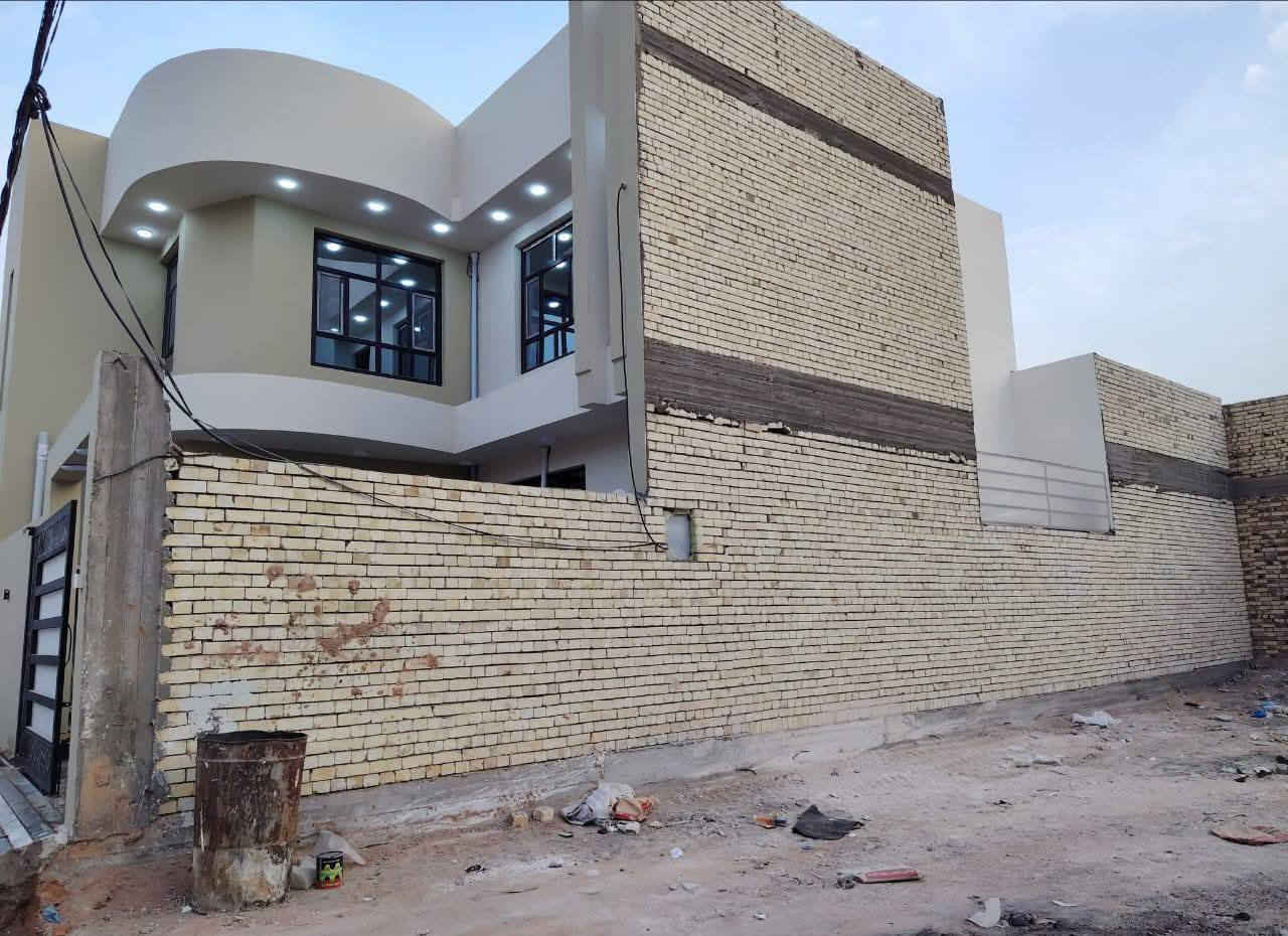 ***********يعلن مكتب النور العقار
بيت للبيع 200 متر على شارع 15متر اناره اليليه خدمات كله متوفره مشمول بتطويب

 مرقم من قبل البلديه وسند 25 بناء طابوك جمهوري صب كونكريت سيراميك بورسلين ثقيل الاستفسار خاص او اتصال على رقم تالي ***********أو تساب احجز بيتك يم مكتب النور عنوان المكتب مقابل  قرية الغدير شارع المطار عمود262
تفاصيل السعر خاص موجود الانسب والاحسن 👉👍
