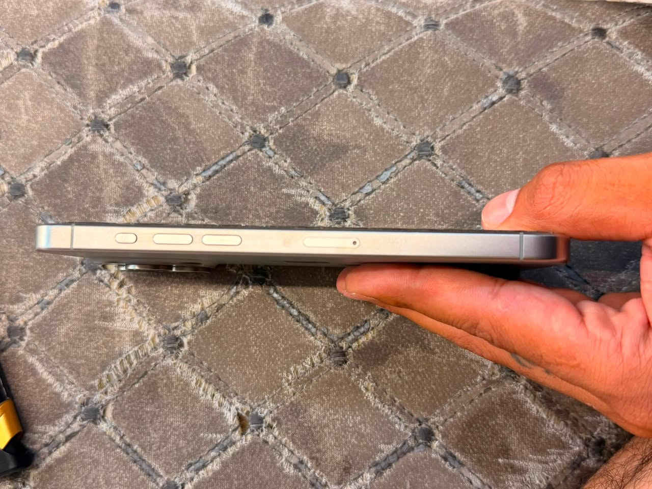 ايفون 15 برو ماكس ماستر ذاكره 256 بطاريه 84 كرتونته موجوده نضيف جداً سعر 975 مكاني بغداد الحريه***********
