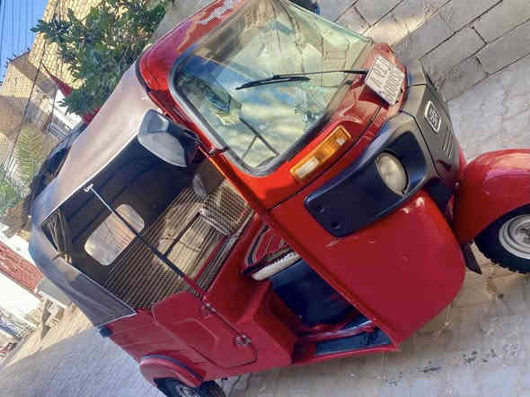 سلام عليكم 
تكتك للبيع موديل ٢٠١٨ رقم وسنويه بسمي التكتك معمره تعيمير عام من حداديه وسمكره وصبغ حراري وجاهزه من كلشي السعر ٤ ونص وبيه مجال مكاني طوريج ***********
