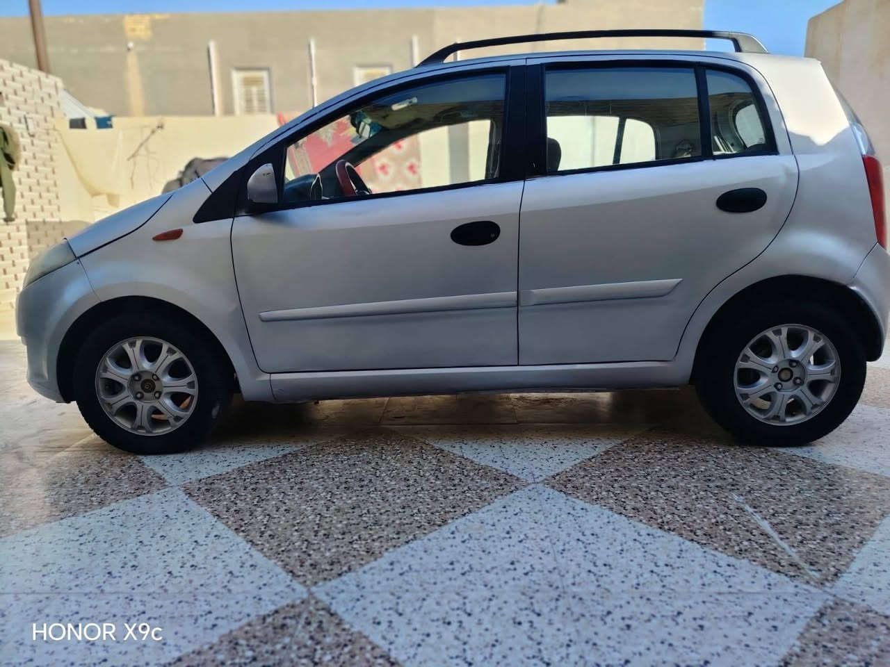 السلام عليكم.. شيري A113  كير اوتوماتيك موديل 10 الرقم ميسان  كشره كفاله من الضربه والتبديل كير كفاله  محرك بيه بخار قليل.. مصفره غرامات سنويه منتهيه السعر ب27 وبيها مجال ***********
