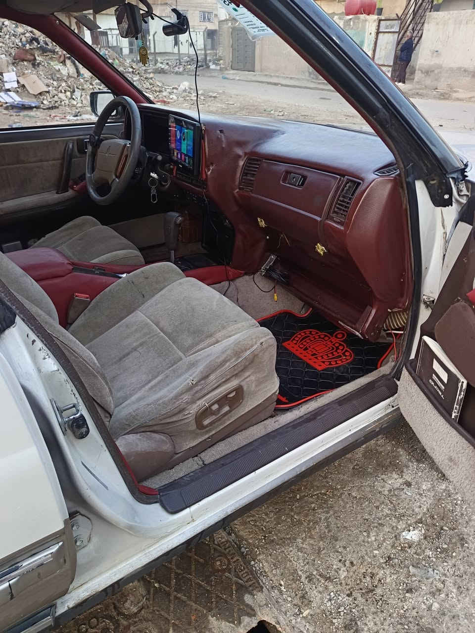 للمراوس ب ليفان خصوصي واوتماتيك نضيفه اذا محور كورله مو مشكلة ملاحضه ماريد تكسي
 السلام عليكم عندي هارتوب موديل 91مكينه جديده دشبول جديد تخم تاير جديد كهربائيات كلها  كامله سنتر لك أربع بيبان وصندوك منضومه زنون باتري جديد تتفئه شغاله شاشه سماعات كلهن جدد نقص تبريد ولحداديه 50بميه دركه ستيرن ملكه جديد رقم دولي بسمي سنويه 29 رقم نجف مكاني بغداد رقم ***********سعر 55
