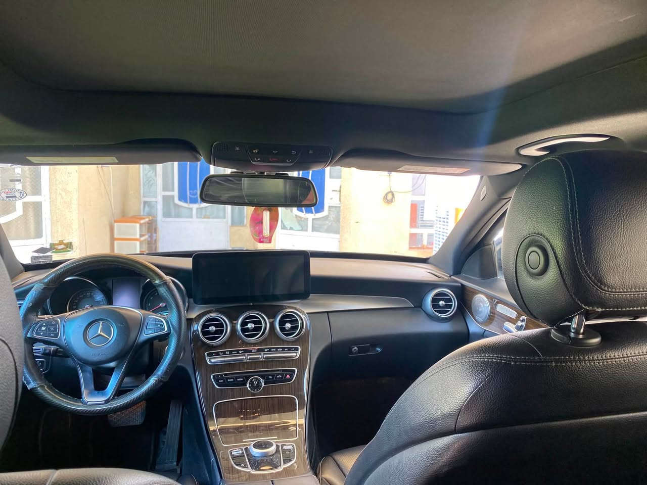 السلام عليكم للبيع مارسيدس  C300 موديل 2018 حادث بسيط جدا بدون ارباك ماشيه 92 فول بنراما شاشهً كبيره جلد تحكمات تخم تاير جديد قبل سبوع شاده سونار مرفق بالصور  مكينه 2000 تيربو  تبريد حداديه جاهزه  تحويل مباشر  السعر 215 وبيه مجال  ***********
