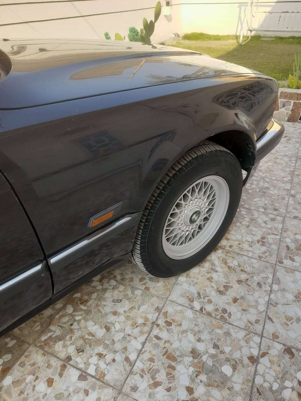 السلام عليكم للبيع بي ام موديل  ٩٣ مال جناي  سيارة خير من الله رقم بغداد  دولي تحويل موباشر سعر ٦٠ وبيه مجال للطيبين العنوان بغداد  ***********
