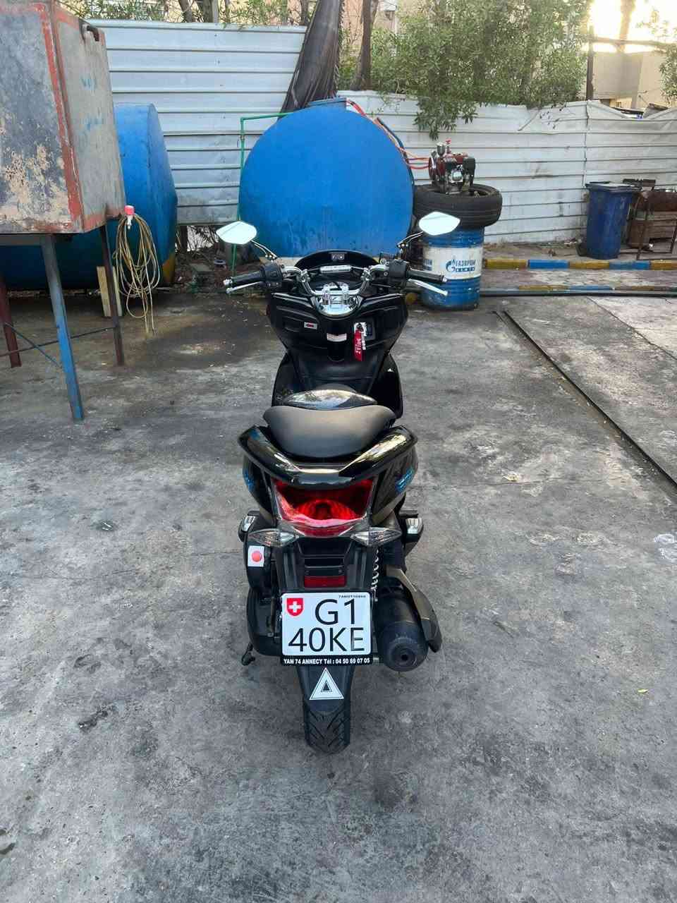 سلام عليكم اخوان
للبيع دراجه PCX جيل[1] ياباني ياباني🇯🇵🇯🇵 jf 
دراجه بلاديه مكينه ابلادي 
دراجه برغي ممفتوح بيه 
كهربائيات حساسات شغاله 
دراجه اي اي نقص مابيه 
صارله شهر من طالعه رمبه 
دراجه مكفوله كفاله عامه 
وجيب فيتر وياك 
ونطيك ضمان بلدراجه
تايرات جدد امامي خلفي 
حساسات A ازدحام وحساس استان كله شغال 
دهن ادير من شركه هوندا 
سعر 1700 بيه مجال للطيبين👑💞
مكاني بغداد حي العامل خلف صناعه 
الاستفسار الرقم ***********📍
