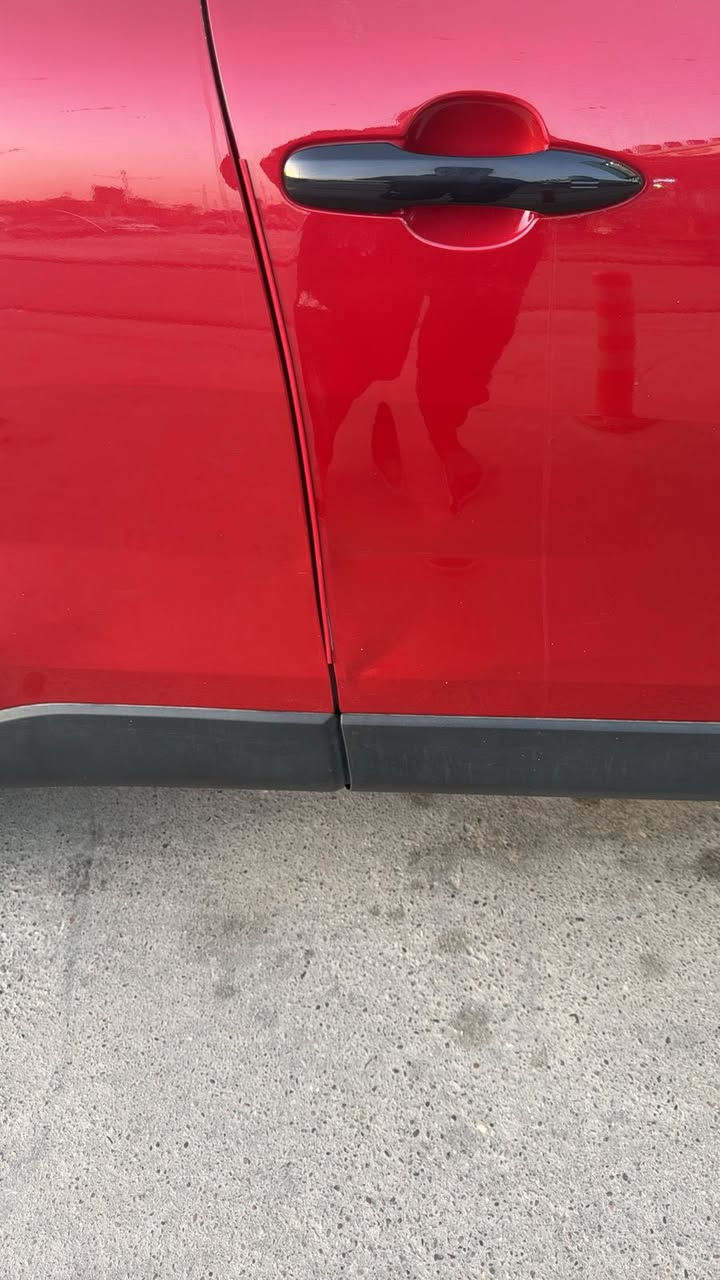 السلام عليكم للبيع كورلا كروس ❤️‍🔥
موديل ٢٤ 
مواصفات se بدون فتحة 
السيارة تو كلر احمر واسود 🖤❤️
ممشى السيارة 23.900 mil 
حادث السيارة :
جاملغ تبديل نفس الون بي شخوط شوية وبابين اليمنة بيهن رصعات يرجعن بارد مثل ما بالصور.
السيارة كلش حلوة احلى من الصور وما بيها نقص اي شي .
السعر 17:500$ وبي مجال قليل 
للتواصل : ***********
مكان السيارة الفلوجة.
