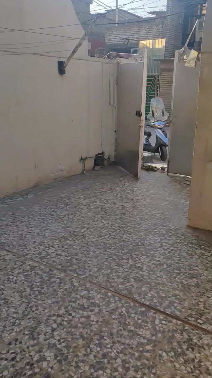 السلام عليكم بيت 100 متر طابق واحد للأيجار العنوان ام الكبر وغزلان قرب حسينيه الكتاب والعتره 350 ايجاره
***********
