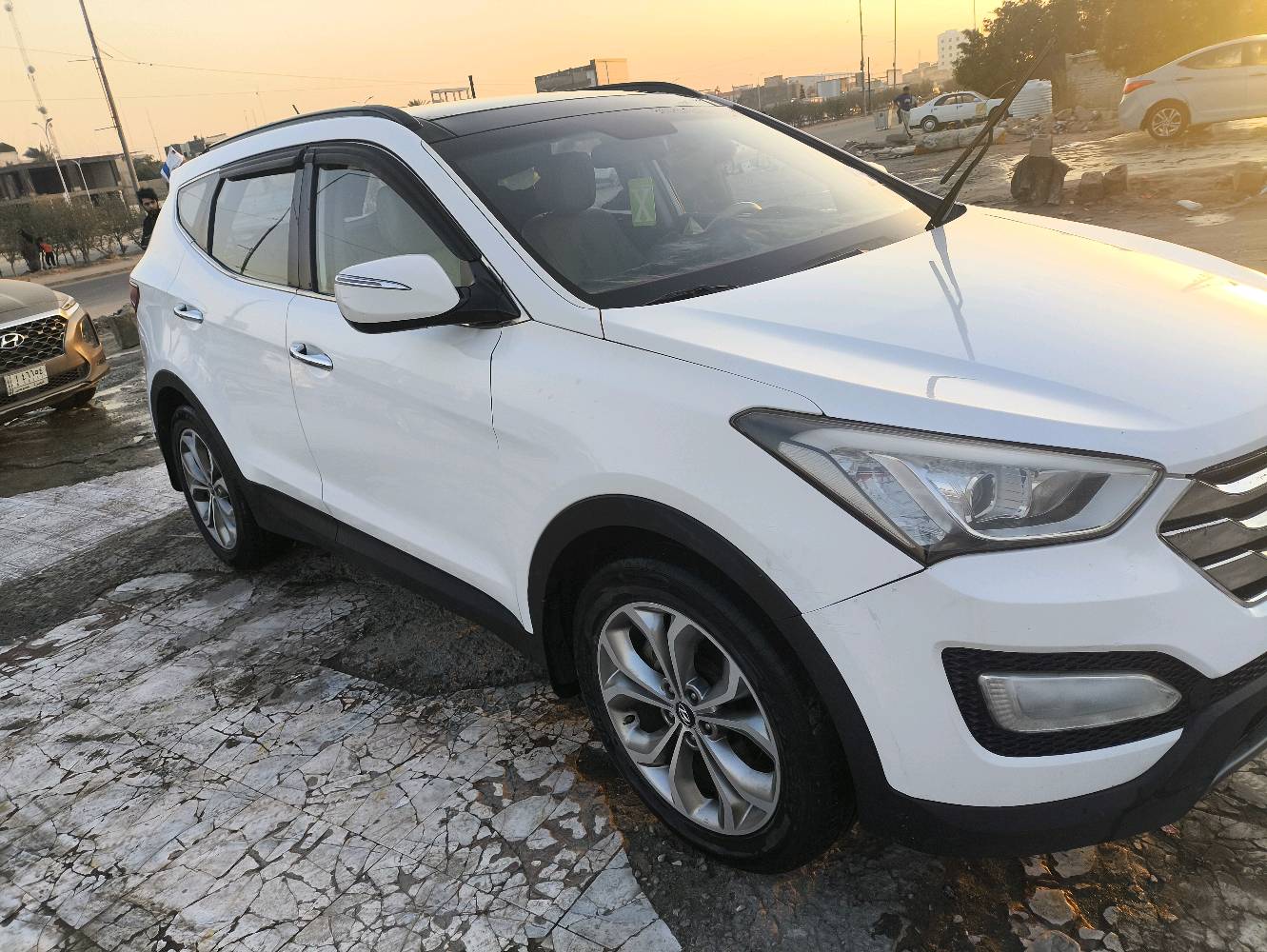 سنتافي رقم بصره مكان بصره موديل 2013 سبعه راكب سته سلندر فول مواصفات 
بصمه وحساسات فتح السقف تحكم ستيرن شاشه اندرويد كشن كهربائي كاميرا خلفيه تبريد ثلاث قطع ويل 18 تبريد ثلاث قطع 
السياره جاهزه وخير من الله 
تفاصيل اكثر يرجى الاتصال السعر 168 ورقه.