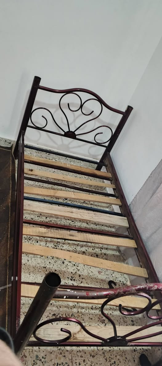 للبيع
للتواصل ***********
