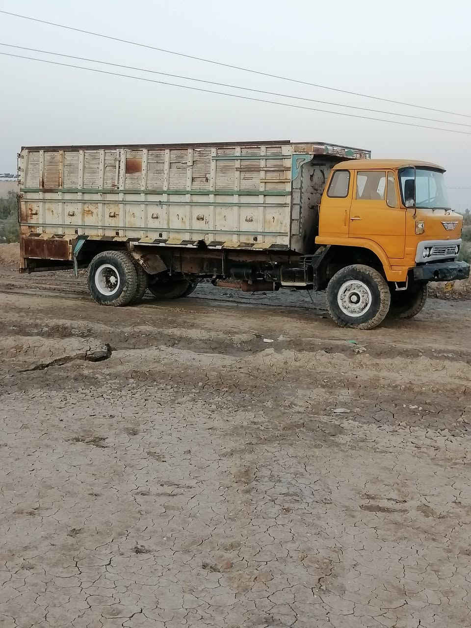 مكينه وكير سكانيه جدد حداديه
تخم تاير سعر ٨  وبيه مجال مكان ناصريه ***********
