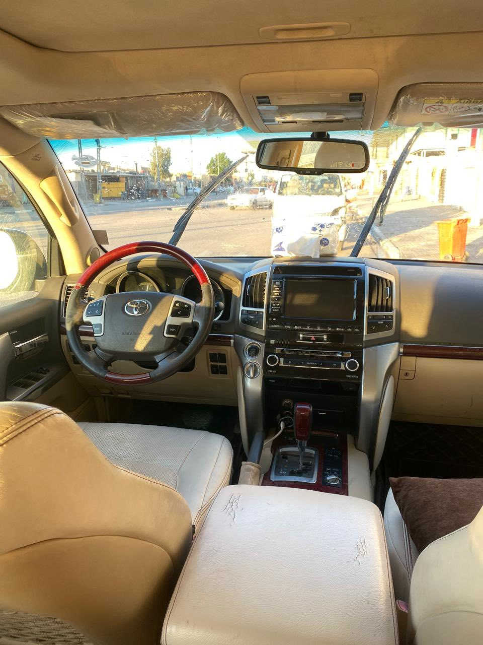 السلام عليكم لاندكروز للبيع  فكساره 8 سلندر مكفول 
السعر 4 شدات لا ستفسارتصال على ***********
مديل. 2014
