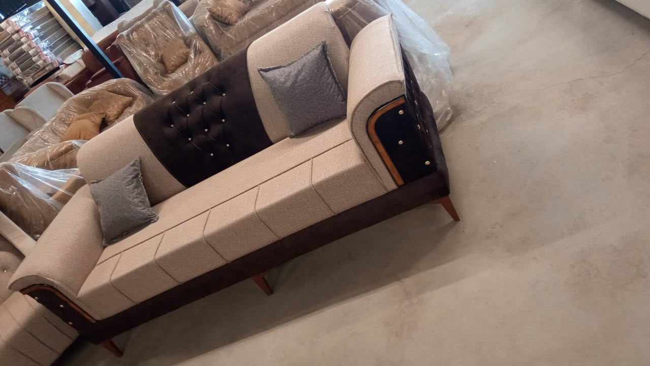 موقعنا الهاشميه طريق حمزه قاسم
مقابل نزلة الجمعيه 

تخم مودرن 10 مقاعد 
5 قطع 
2 قنفه ثلاثي 1 قنفه ثنائي 2 كراسي
مع 6 كوشات هديه

قماش كتان ثخين مبطن
خشب جام روسي هيكل قوي
مقعد بلوك ابيض بورد

شغل درجه اولى شرط الضمان 

مجمع سيد صفاء الموسوي 
اتصل خاص اواتصل على الارقام التاليه 
*********** واتساب 
*********** اتصال
