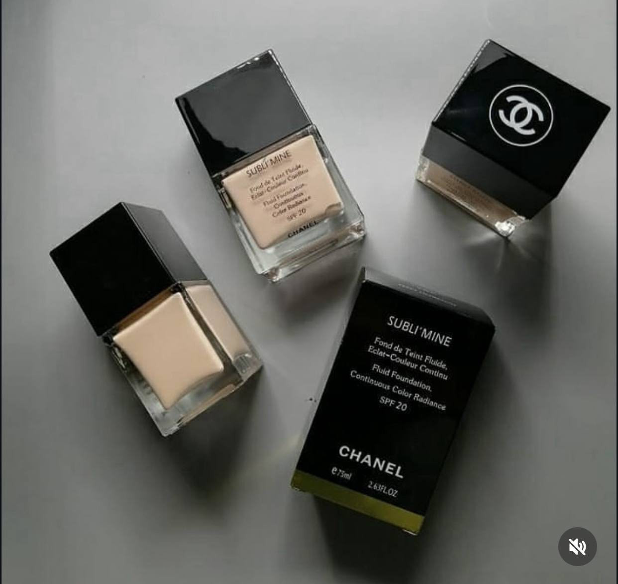 كريم الأساس من  CHANEL (شانيل)، باركود فرنسي
الماركة الفرنسية الأصلية واللي ماكو وحدة تختلف على جودتها.
🇫🇷 فخامة الفرنسية تليق بجمالك! 👑
ليش هذا الفاونديشن بالذات لازم يكون عندج؟ 🛍️👇

 * ملمس حريري ومريح: التركيبة مالته خفيفة وناعمة، تندمج وي البشرة بكل سهولة، فما تحسين بثقل أو تلزيق. ☁️

 * إضاءة مستمرة (مو مؤقتة!): يعطيج "غلُو" وإشراقة صحية تخلي وجهج ينور طول الكعدة، بس مو لمعة قوية. 💡💫

 * عامل حماية (SPF 20): يحافظ على بشرتج من التعب والشمس، وبنفس الوكت يوفر التغطية اللي ترديها. ☀️🛡️

SUBLI'MINE من CHANEL... يخلي مكياجج يحجي عنج فخامة وأناقة بلا كلام. 💅
السعر 13 الف توصيل مجاني داخل بسمايه


**إذا كنت صاحب هذا الإعلان وتريد حذفه لأي سبب، رجاءا أرسل رسالة إلى الدعم الفني**