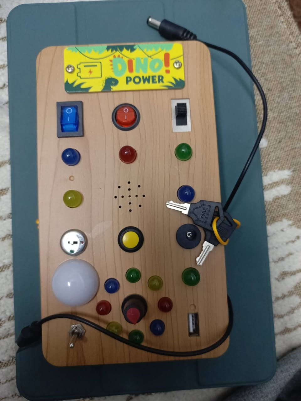 جهاز لعبة اطفال
لوحة كهربأئية لتعليم الاطفال والالوان ويمكن الاستفادة منها وتحويرها لوحة ضوئية كهربائية بورد للفحص خيث تحتوي على اكثر من 10 تشغيلات مع سماعة اصوات وماطور تحكم بالالوان .


**إذا كنت صاحب هذا الإعلان وتريد حذفه لأي سبب، رجاءا أرسل رسالة إلى الدعم الفني**