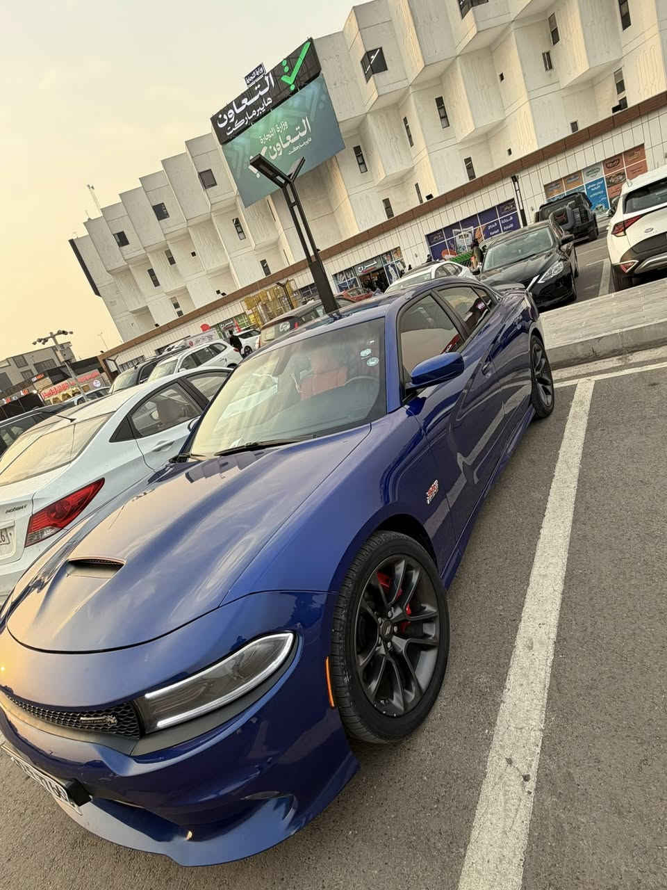 السلام عليكم Dodge Charger 💙 2021 (SCAT PACK 🐝)
السيارة فول نظافة فول مواصفات عدى الفتحة 

ماشية 20 

حادث قطعه وحدة كما موضح في الصور 

مايحتاج احجيلكم بعد السيارة كدامكم نظيفة وباسمي السيارة 

السعرة 258💸
التواصل ويه هذا الرقم (‭٠٧٧١ ٩١١ ٣٠٧٧‬)

