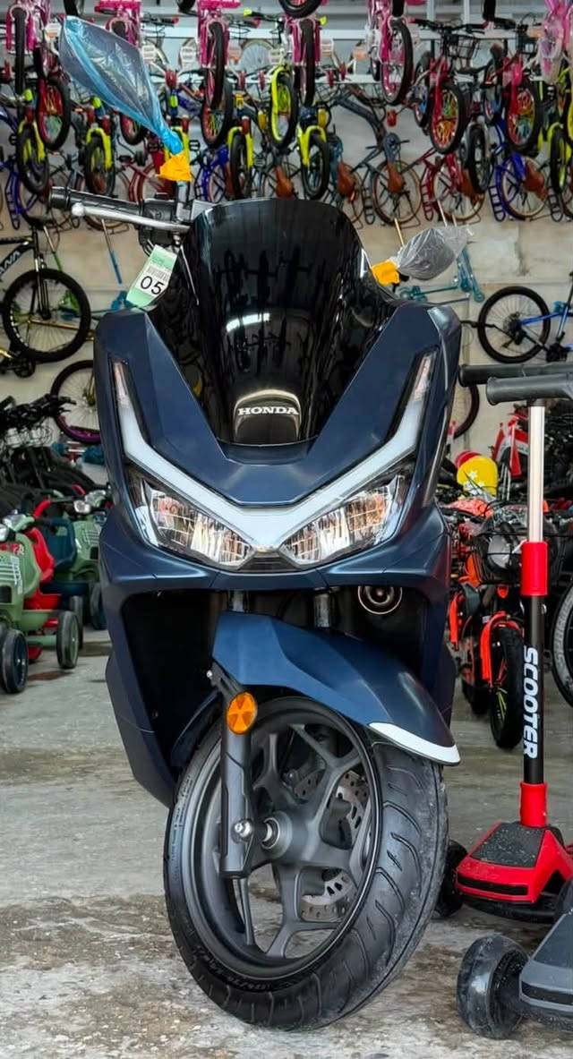 سلام عليكم دراجه pcxاحدث اصدار  جيل 5
يابني 100/100
محرك 125cc
دراجه ---زيرو--
اوراق المزاد 
مكان المعرض بغداد كاظميه معارض جكوك 
لتواصل ***********
