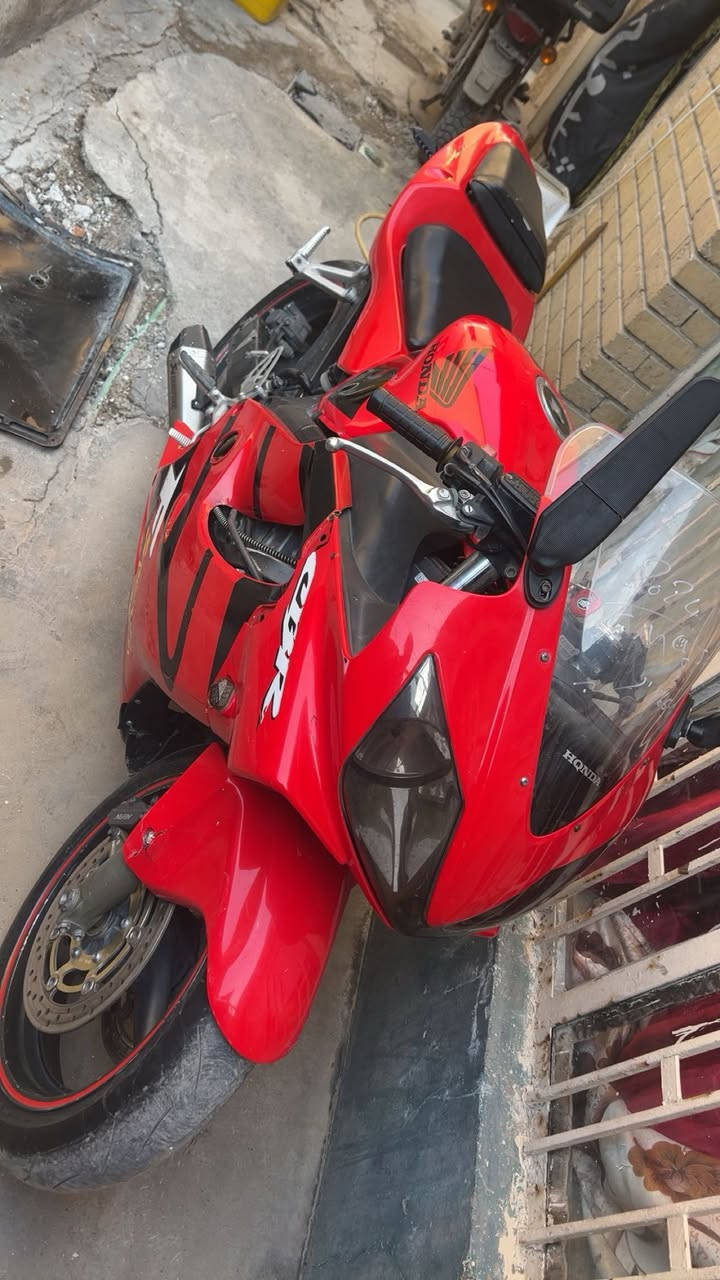 السلام عليكم امفوراي 2006 دراجه نضيفه وخير من الله مكينه 600 كير ومكينه مكفولات من الفتح ومن كلشي  سبانه ممخلين عليهن كشر نضيف دراجه كلش نضيفه العنوان بلديات رقم التليفون *********** السعر 27وبيها مجال
