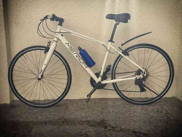 السلام عليكم🫡♥️
دراجة ماركة ميردا MERIDA 
صناعة المانيا 🇩🇪
بلادية على وضع الشركة بدون اي نقص
كل قطعة بالدراجة مختمة

معدن الدراجة // المنيوم💥
قياس الويل // 28🔥
نظافة الدراجة 95‎%‎⭐️
سرج طبي مريح

سستم الدراجة // شيمانو SHIMANO 
بالكامل بدون اي نقص او عطل
عدد السرع // 8*3☄️

ويالة الدراجة // بلادية والمنيوم طبقتين لتحمل الطسات والوزن💪

السعر💵 // 180 وبيها مجال♥️
العنوان🏠 // بغداد - حي القاهرة
للاستفسار على الماسنجر او الواتساب
***********
