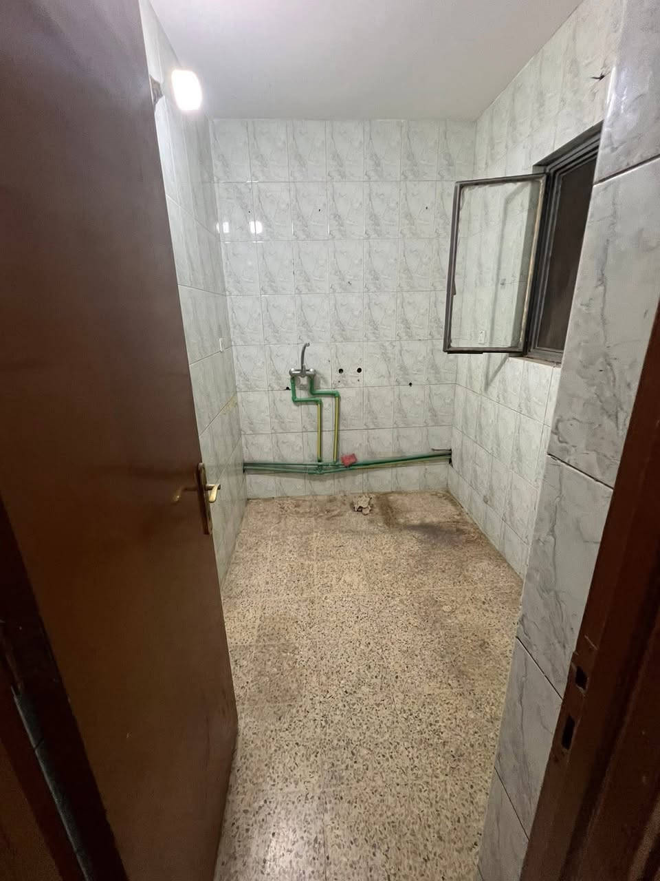 للايجار في السيدية 

شقة طابق اول تحتوي ع صالة ومطبخ وغرفة نوم 

ايجاره 500 الف قفل

للاستفسار ***********
