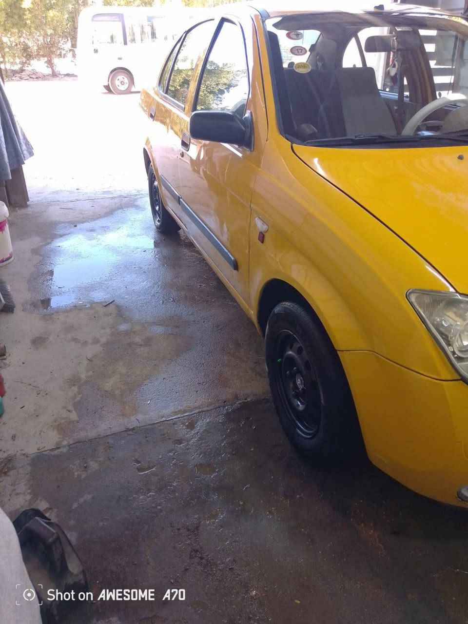 السلام عليكم طيبه موديل 2014 رقم بغداد نكليزي مصفره هيه وغرامات سنويه لل 31 بسمنه تحويل مباشر مكينه وكير وصدر وتخم تاير وكهربائيات كلهه شغاله بيهه ثلاث قطع صبغ فقط للبيع وسعره 35ورقه وبيه مجال حك الجيه ومكانه بغداد البياع حي المواصلات واي استفسار على رقم اخويه *********** حسن ابو عبدالله
