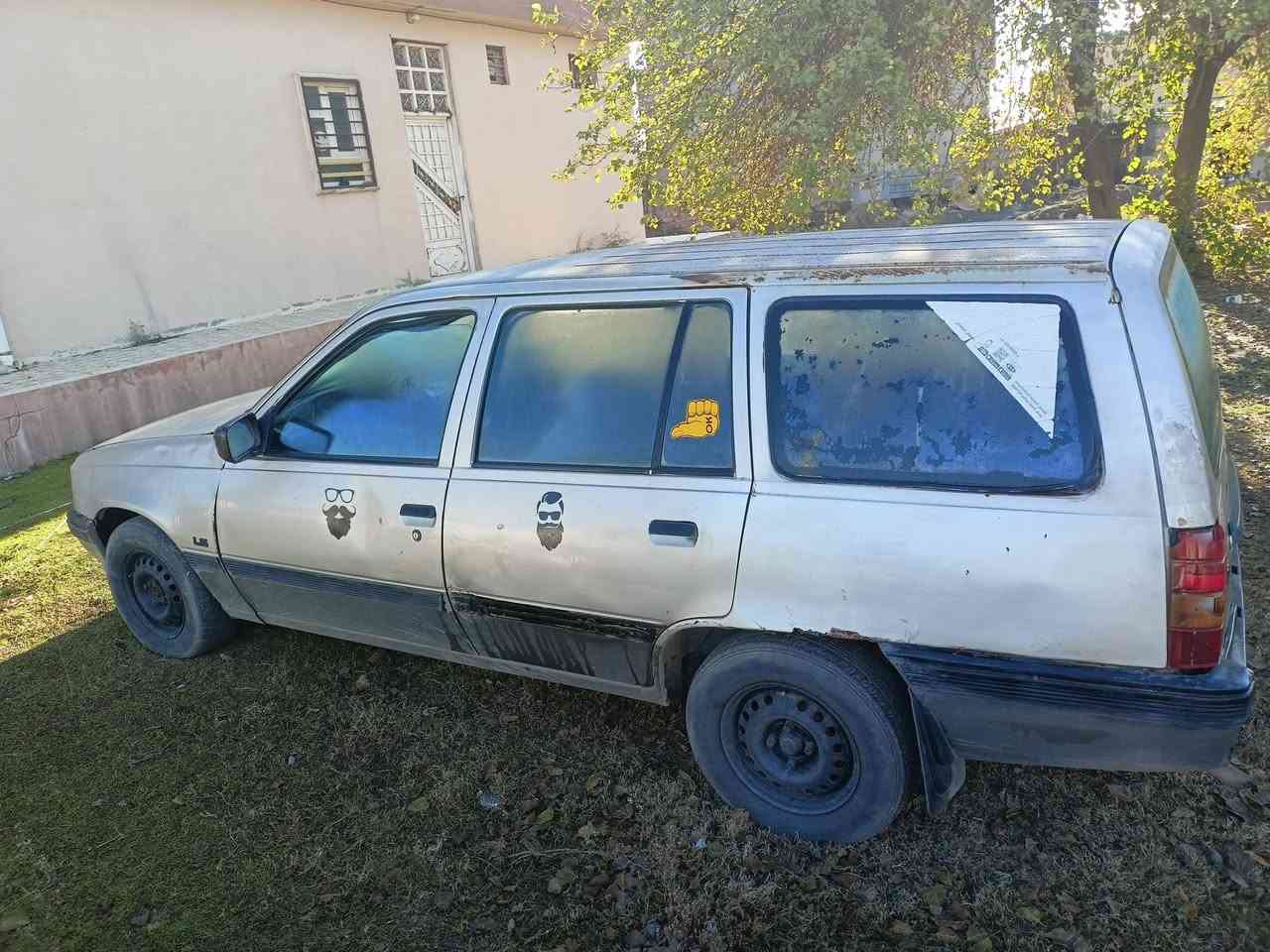 كاديت 1991 محرك 16 بي لاستيك كور ايدخن بس وهي بارده شرط وكاله وتحويل 
السياره تمشي وجاهزه السعر 11 وبيها مجال بصيط
المكان القياره 
***********
