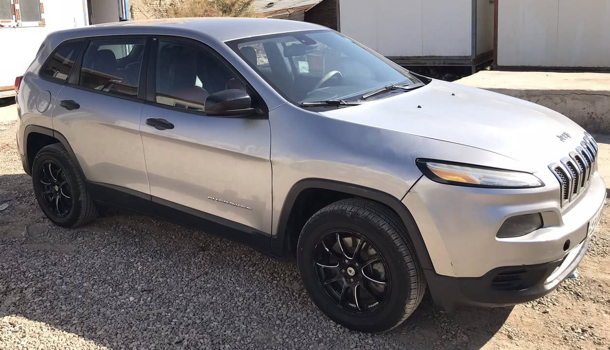 جيب شيروكي بزون موديل 2016 محرك 2400 اربعة سلندر فئة سبورت حادثها تبديل بنيد فقط شاصي ولغود سليمة كما موضح بالصور والسونار ارباكات كلها سليمة بلاد حدادية امامية جديدة وتخم تاير جديد ماشية 80 الف ميل رقم ميسان باسمي . السعر : 125$ مكانها ميسان للاستفسار الاتصال على الرقم ***********
