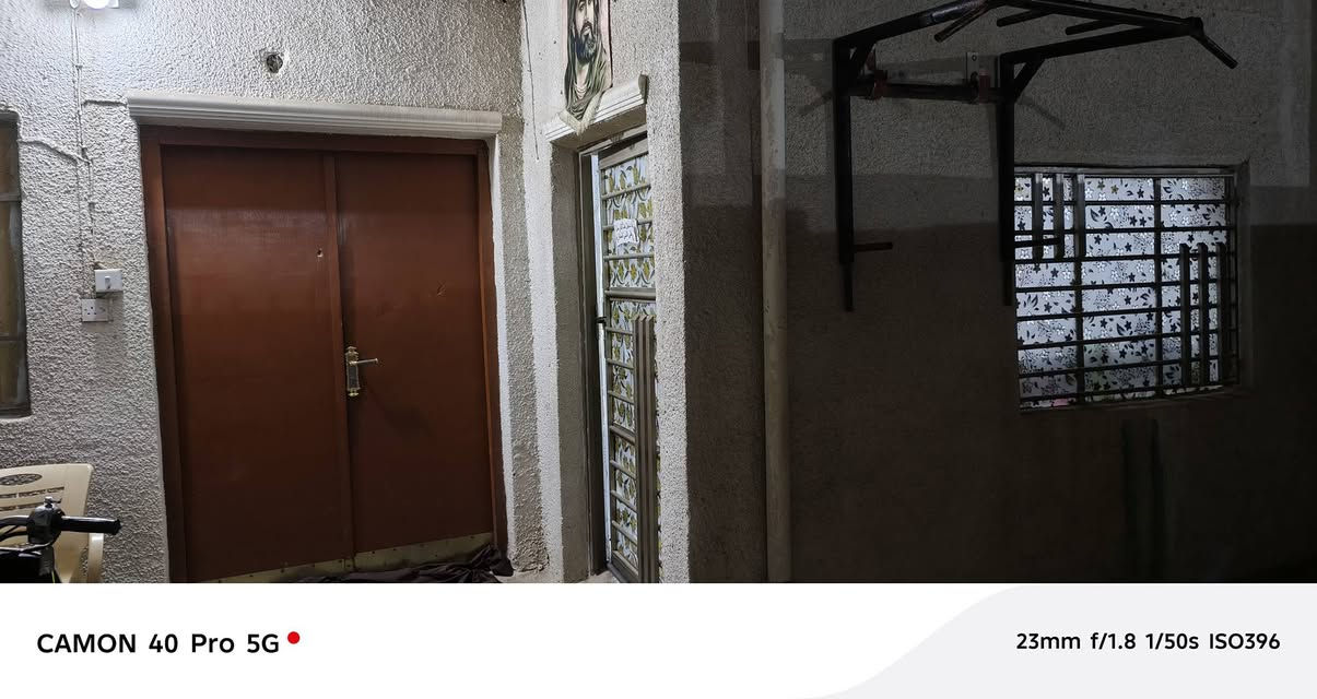 دار للبيع طابو ملك صرف المساحه ( ١٥٦ ) مربع الموقع بدايه الحي العسكري نزلت الشهيد عمار على الشارع العام بدايه الحي العسكري الاتصال على رقم( *********** )( *********** )
