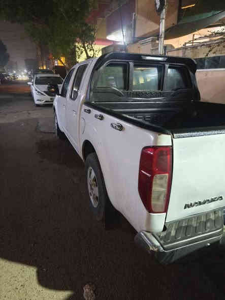 بيكم نيفارة موديل 14 كير اوتو مابيها صبغ بس بارد وتعديل بل ركبة مال شاصي السيارة نضيفة ومعاملة الرقم علية تستلم صافي السعر 130  بيع او مراوس وبيها مجال الرقم *********** بغداد
