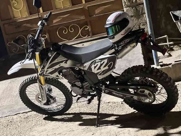 سلام عليكم قفاز للبيع موديل25 اكبر حجم كشن عريض نفرين شرط محرك ممفتوح ومكفول  بعده جديد السعر مليون و450 وبي مجال حك جيتك مكاني صلاح الدين للستقسار ***********
