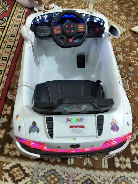 سيارة شحن شغالة ومابيها شي السعر 75 وبيها مجال قليل مكاني ذي قار مركز حي الخضراء  ***********
