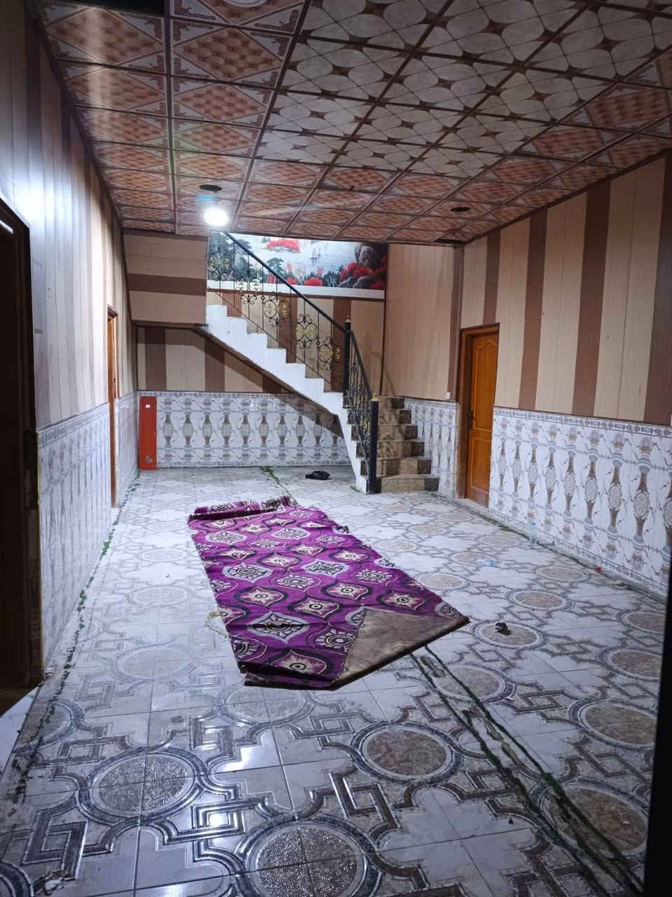 أسعد ألله أوقاتكم بكل خير🌹
الاتصال ***********
🔊 أعلان عرض أليوم أروع مايكون وبسعر جدن مناسب ♦️

أرض مع دار سكن طابقين 
ألمساحه الكليه ( نصف دونم )
على شارع تبليط مباشرةً  ( واجه لارض على شارع 23 متر من ضمن محل أسواق ) 

تحتوي على دار سكن مساحة البناء 350 م
أرض مزروعه وكامله ومرتبه
على نهر جاري
جميع الخدمات متوفره ⚡

محتويات الدار ⬇️
كراج واسع + ديوان  + صاله طابق ارضي وصاله طابق ثاني + عدد غرف نوم 9 غرف + مطبخ وصحيات خارجي داخلي 

والبيت شقل درجه أولى ومشتقلينه ازوكام
نوع العقار : طابو ملك صرف تحويل سهم بأسم المشتري
العنوان : البصره أبي الخصيب باب عباس 

كل هاذ بسعر 240 مليون وقابل تفاوض سعره جدن مناسب 
الاتصال ***********
