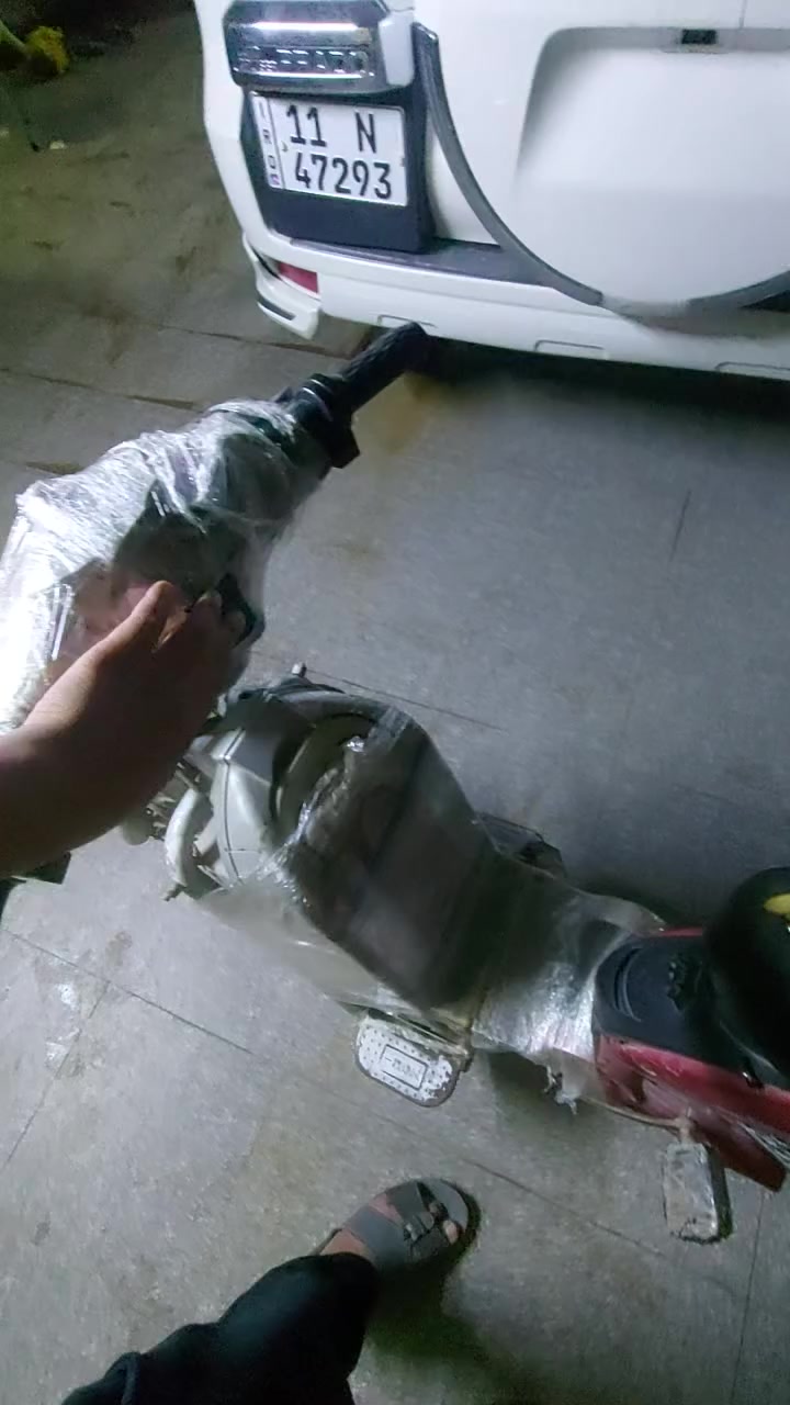 السلام عليكم البيع موطور شحن نوع الاخوين 2016 بس ناقصه الكهربايات مالته ما تشتغل سعره 150 بي مجال مكان الرمادي الخمسه كيلو الرقم ***********
