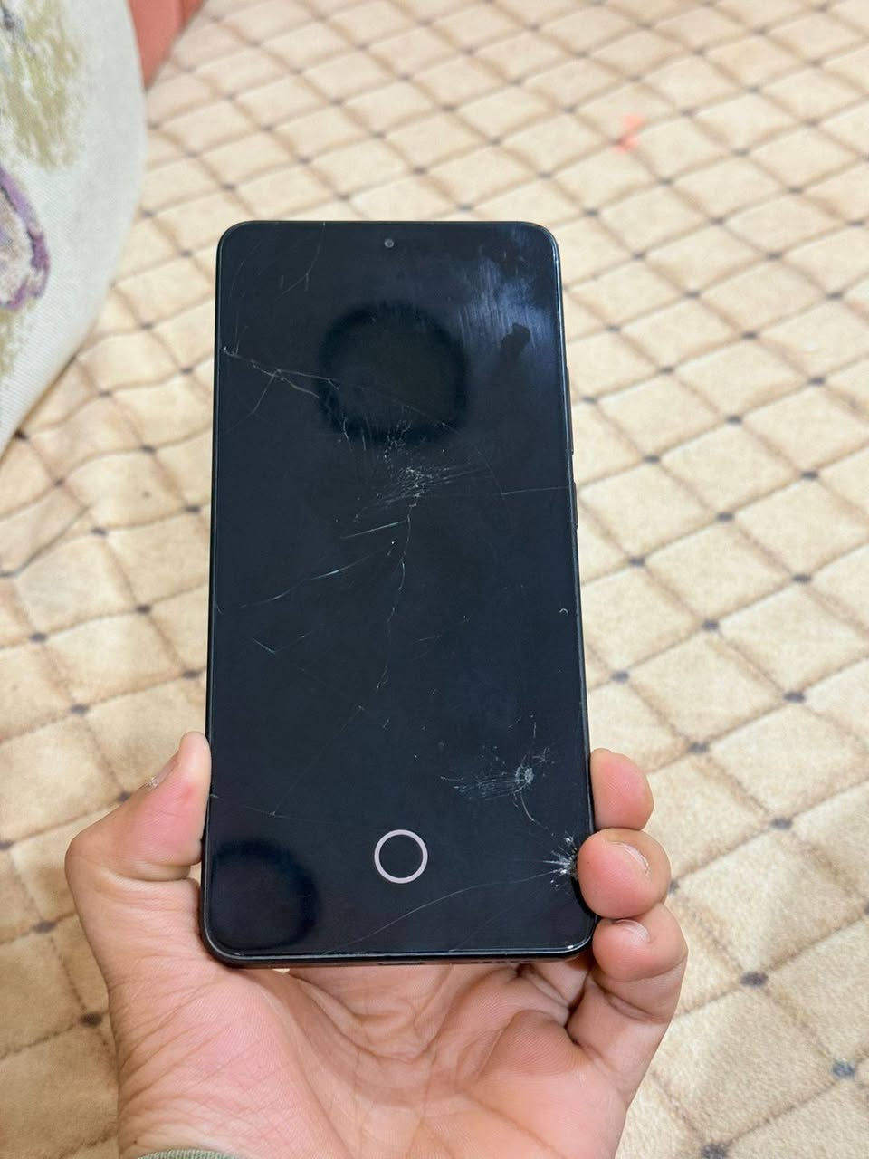 جهاز بوكو x7برو 5Gجهاز بي الشاشه مكسوره ويلمس طبيعي مثل ما موضح بل فديو جهاز  قوي بل العاب ولتصفح وبل ببجي يشغل 120 فريم جهاز كامل هوه ومحلقاته الاصليه ويدعم شحن سريع شاحنته 90wالسعر ب150 وبي مجال الشراي يراسل وتساب ***********
