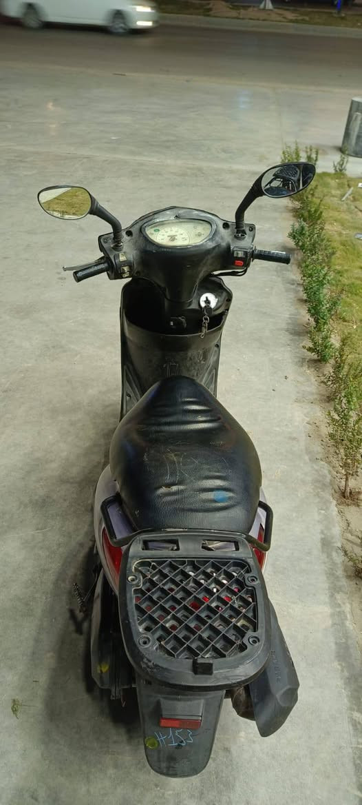 السلام عليكم دراجه بغبغاء نضيف 90بل ميه كافرات اصليه منطقة الشعب لدراجه لبيع 700وبيه.مجال.***********
