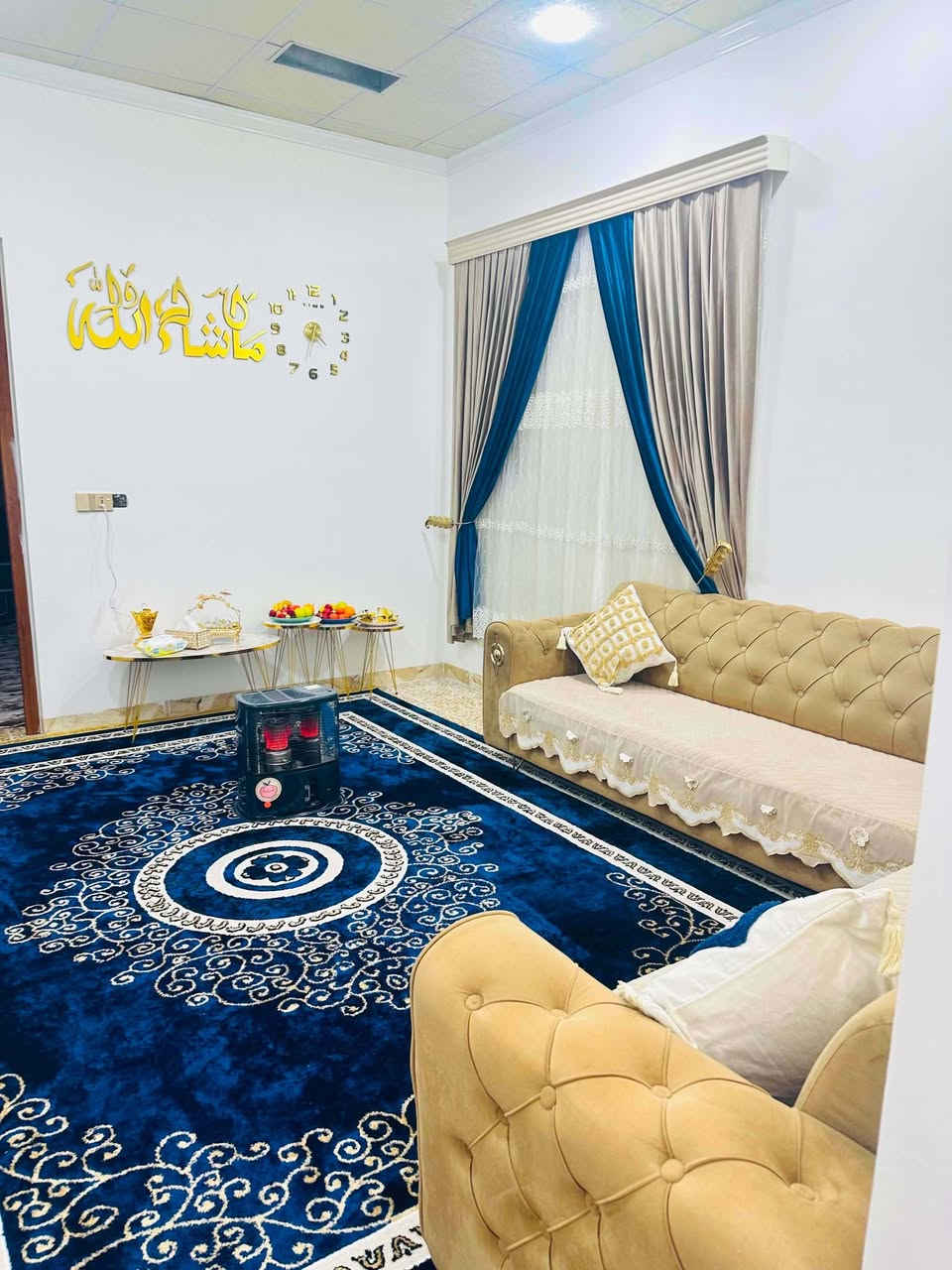 وديوان اب هذا الشكل خشب عراقي  فصال تركي  يدات جوكر  اي تصميم يصير   مع الفرشات ومع الكوشات ومعهم الطبلات سعرهم كامل اب 275


**إذا كنت صاحب هذا الإعلان وتريد حذفه لأي سبب، رجاءا أرسل رسالة إلى الدعم الفني**