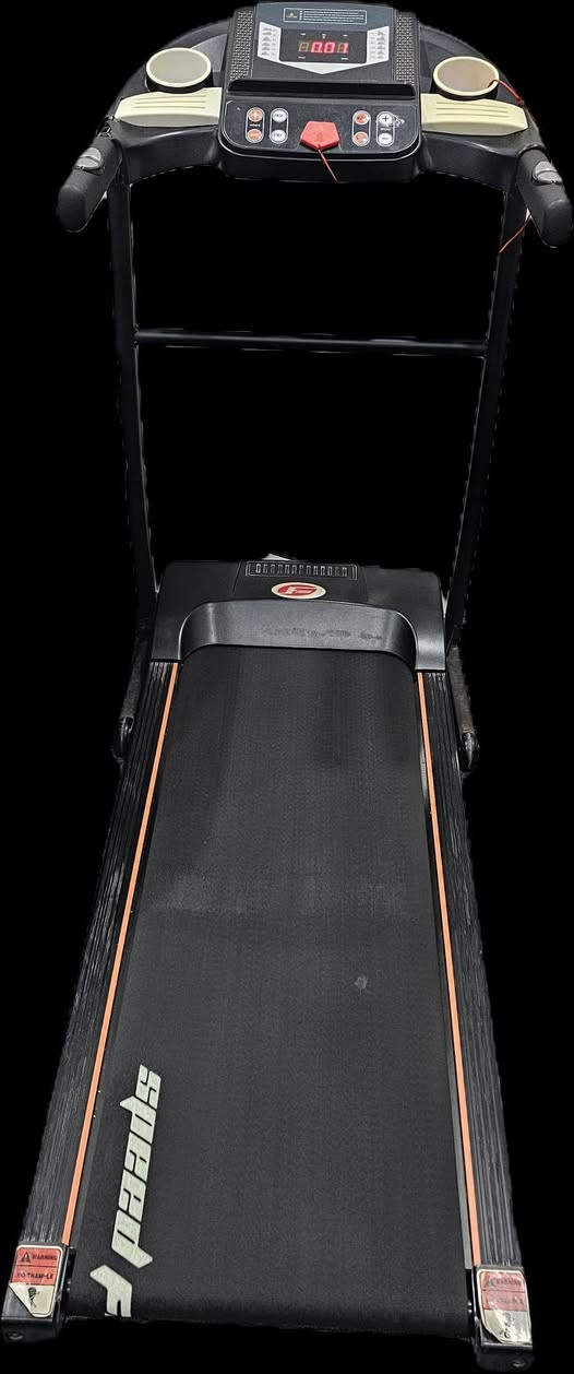 جهاز جري مستعمل للبيع
بيه عطل يشتغل وبعدين يوكف 
مكاني بغداد الشعب 
موبايل ***********
