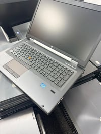 HP EliteBook • ١٧.٣ انش • كرت شاشة ٢ جيجا