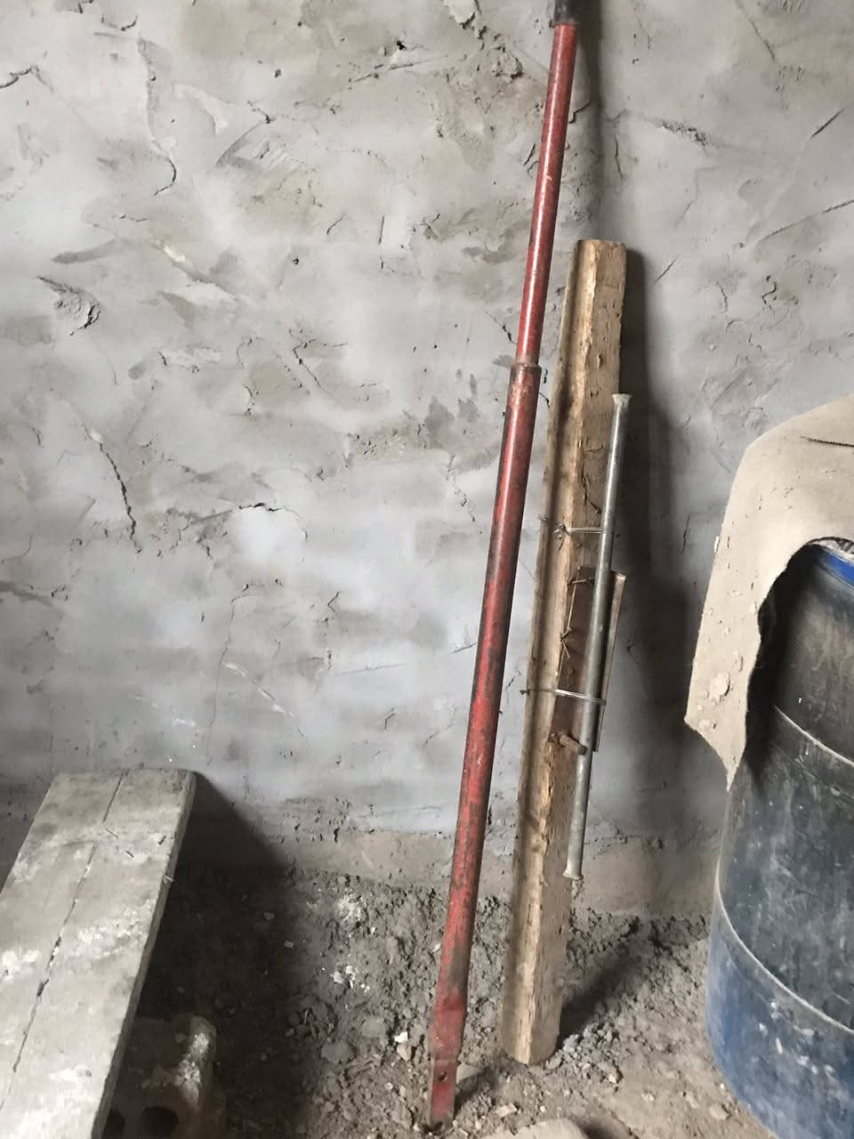 السلام عليك مكص وزاويه ومفتاح مكاني قرب جامعة بابل السعر ٢٠٠وبيهن مجال ***********
