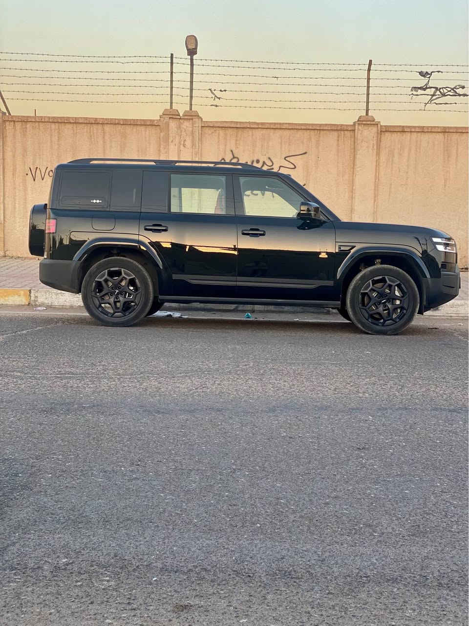 ليو بارد فئة الالترا اعلى مواصفات بالعراق 
دوران حول نفسها ٣٦٠ درجة
دبل شاحن وايرلس
كشنات ٤ تدفئة تبريد
كشنات امامية مساج
مسند ساق للراكب الامامي
هيترات مراة جانبية وستيرن
رادار بالقمارة
بطارية جبيرة ١٩٠ كيلو متر بالشحنة الواحدة
١٣ كامرا قيادة ذاتية واوتو بارك
داخل مشمشي 
مكاني بغداد 
*********** بغداد, العراق
