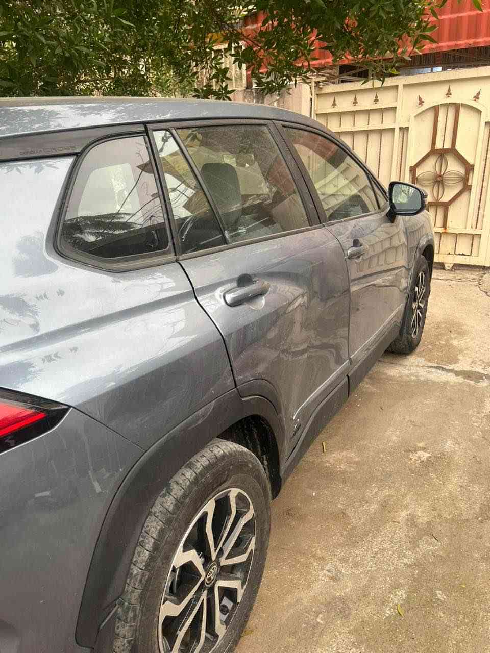 للبيع تيوتا كروز هايبرد 2024 رقم بغداد الانكليزي شرط التحويل 
المواصفات 
هايبرد
بصمه تشغيل +بصمه ابواب
ماشيه السياره 54 من امريكا 
شاشه كبيره +كامره خلفيه
سايد بريك بصمه 
تحكم ستيرن
تبريد تدفئه
قطعتين تبريد
كير محرك جدد
صدر امامي خلفي جديد
ثلاث انظمه قياده 
ويل كب كروم
اشاير بالمري
سنويه لـ 2030
رقم بغداد الإنكليزي 
كشنات لونين بلاد ابيض واسود 
الظرر باب وجاملغ جهة الصدر فقط بدون دواخل 
ايرباك فقط برده 
للاستفسار الاتصال على الرقم ***********
السعر 171 وبيها مجال بعقوبة, ديالى
