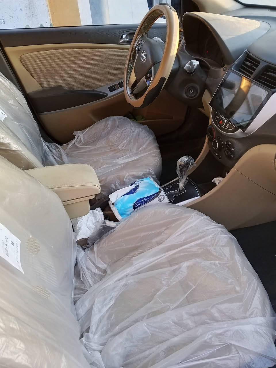 السلام عليكم للبيع هونداي اكسنت 2014 فول مواصفات ومكفولة ماعدا دوسة وحدة مصبوغة والدعاميات أيضاً مصبوغات السيارة جاهزة من كلشي كير ومحرك1600 وتبريد و4 دسك وABS للاستفسار الاتصال على الرقم *********** السعر 110 ومجال كلش قليل
